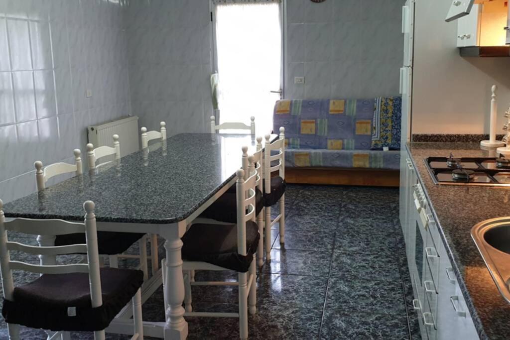 Casa Con Piscina Y Barbacoa Villa Freixido Kültér fotó